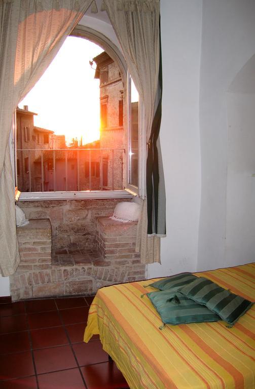 Residenza Turrena Aparthotel Перуджа Стая снимка